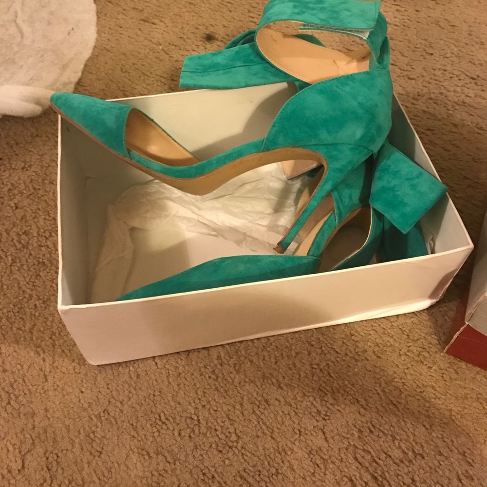 Heels - Picture 3 of 4